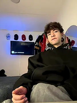 Snapshot of Tonerii chatting on September 26, 2025, 2:04 am Tonerii online show from September 26, 2025, 2:04 am