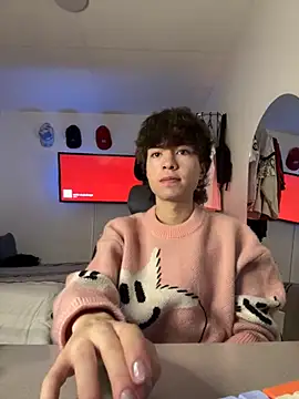 Snapshot of Tonerii chatting on October 4, 2025, 1:25 am Tonerii online show from October 4, 2025, 1:25 am