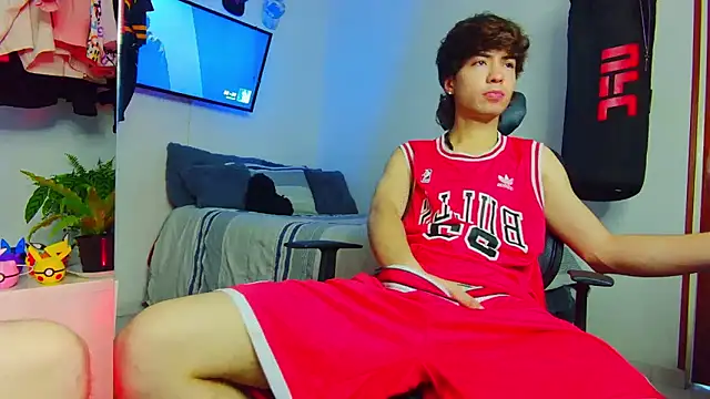 Snapshot of Tonerii chatting on October 8, 2025, 12:08 am Tonerii online show from October 8, 2025, 12:08 am