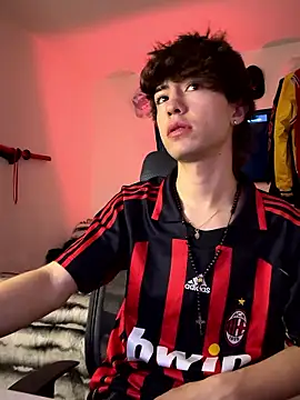 Snapshot of Tonerii chatting on October 17, 2025, 2:04 am Tonerii online show from October 17, 2025, 2:04 am