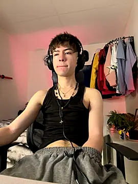 Snapshot of Tonerii chatting on October 18, 2025, 12:57 am Tonerii online show from October 18, 2025, 12:57 am