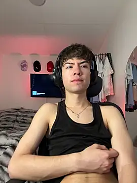 Snapshot of Tonerii chatting on October 19, 2025, 3:18 am Tonerii online show from October 19, 2025, 3:18 am