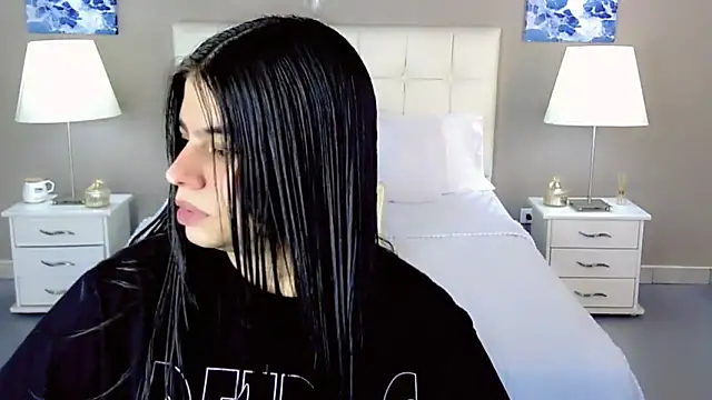 maddissonivanova online show from September 23, 2025, 7:06 pm