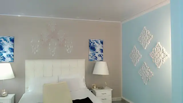 maddissonivanova online show from October 30, 2025, 7:03 pm