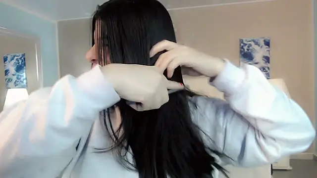 maddissonivanova online show from February 24, 2026, 7:01 pm