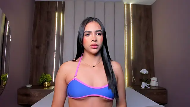 LucySalvatore  online show from September 20, 2025, 2:07 pm