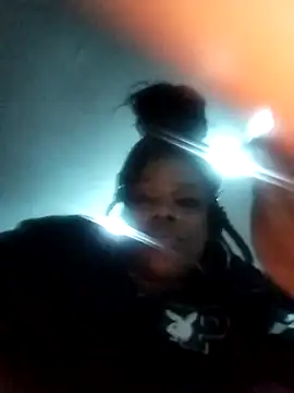 reedroneisha11 online show from October 18, 2025, 5:21 am