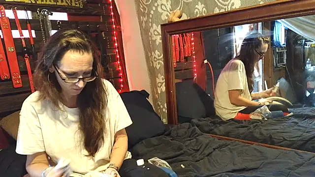 vivianlayne online show from October 7, 2025, 4:04 pm