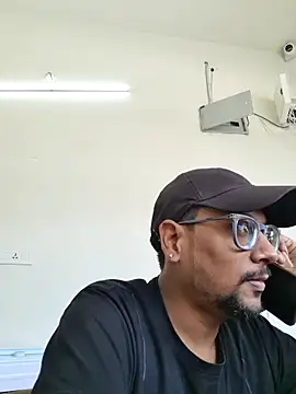 Snapshot of indoreboy1 chatting on October 3, 2025, 5:48 am indoreboy1 online show from October 3, 2025, 5:48 am