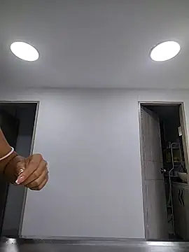 Snapshot of Eimy-04 chatting on February 14, 2026, 2:47 pm Eimy-04 online show from February 14, 2026, 2:47 pm