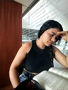 Snapshot of Eimy-04 chatting on February 17, 2026, 6:14 pm Eimy-04 online show from February 17, 2026, 6:14 pm