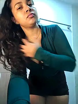 Snapshot of Eimy-04 chatting on February 23, 2026, 11:35 pm Eimy-04 online show from February 23, 2026, 11:35 pm