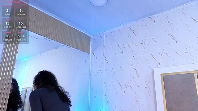 samanthaThoms online show from November 24, 2025, 1:33 pm