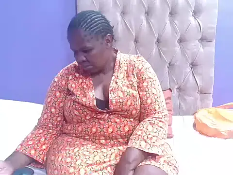 NaughtyChubbyZoe online show from February 24, 2026, 6:39 pm