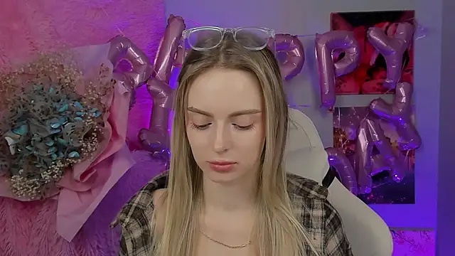 JuliaBrewwer online show from September 11, 2025, 5:40 am