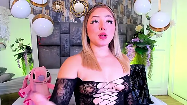 PatyLawrence online show from February 4, 2026, 4:07 am