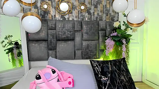 PatyLawrence online show from February 5, 2026, 4:17 am