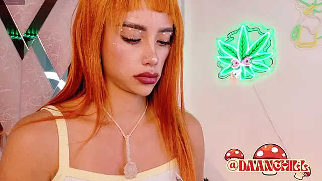 ScarlettRusso1 online show from April 15, 2026, 7:58 pm