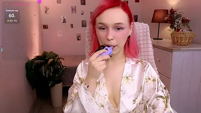 NaomiYoru online show from April 4, 2026, 8:28 pm