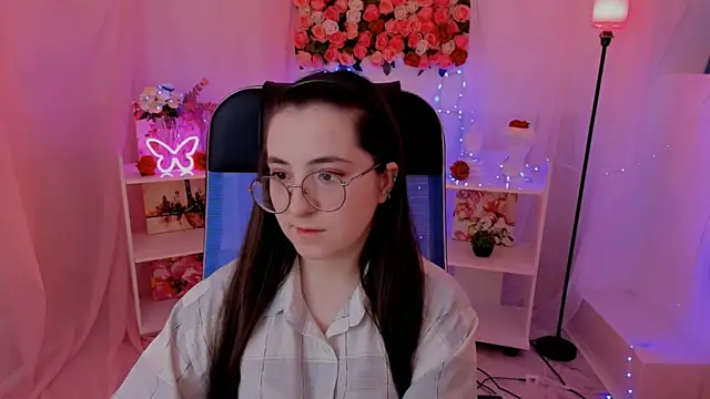 Snapshot of VirtuallVoyant chatting on September 17, 2025, 4:36 am VirtuallVoyant online show from September 17, 2025, 4:36 am