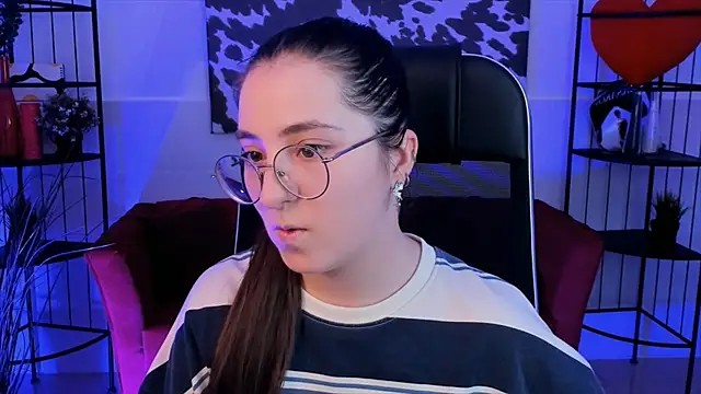 Snapshot of VirtuallVoyant chatting on September 25, 2025, 4:38 am VirtuallVoyant online show from September 25, 2025, 4:38 am