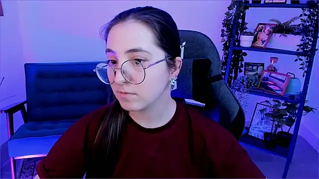 Snapshot of VirtuallVoyant chatting on October 7, 2025, 3:31 pm VirtuallVoyant online show from October 7, 2025, 3:31 pm