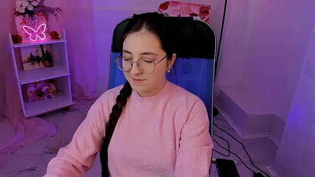 Snapshot of VirtuallVoyant chatting on November 9, 2025, 3:49 am VirtuallVoyant online show from November 9, 2025, 3:49 am