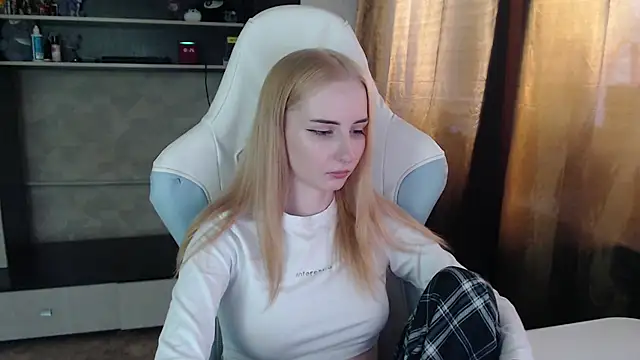 Cutti Crystal online show from March 10, 2026, 11:26 am