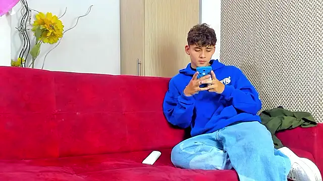 willy sexxx18 online show from February 28, 2026, 7:37 pm