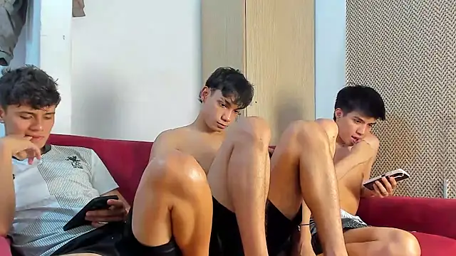 willy sexxx18 online show from May 18, 2026, 7:20 pm