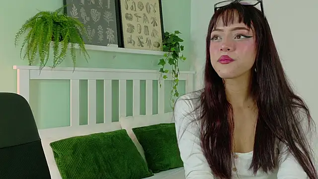 Taylorsmitth  online show from October 15, 2025, 12:16 pm