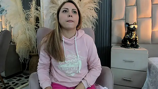 cloesummerr  online show from February 7, 2026, 1:15 pm