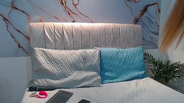 Snapshot of _Tiffany1 chatting on October 24, 2025, 2:19 am Tiffany1 online show from October 24, 2025, 2:19 am