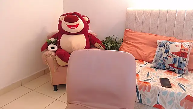 Snapshot of _Tiffany1 chatting on December 5, 2025, 7:43 pm Tiffany1 online show from December 5, 2025, 7:43 pm