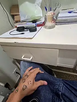 Snapshot of Saraiva2002 chatting on December 16, 2025, 11:48 am Saraiva2002 online show from December 16, 2025, 11:48 am