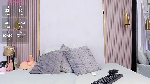 Skylar Smith  online show from October 7, 2025, 12:46 pm