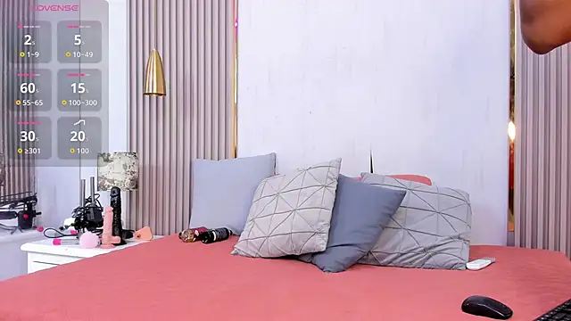 Skylar Smith  online show from October 21, 2025, 12:39 pm