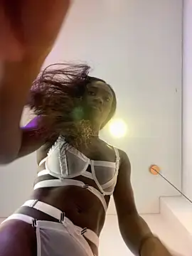 Skylar Smith  online show from March 31, 2026, 12:05 pm