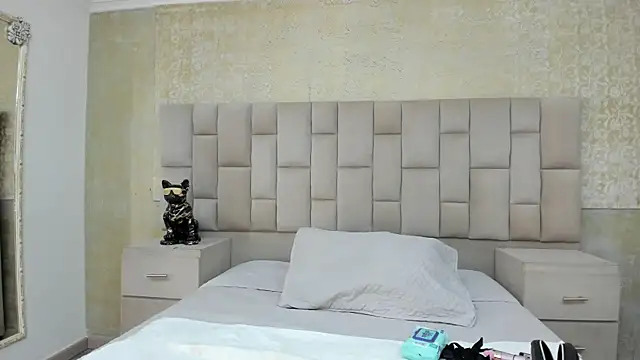 Starbutterflyy  online show from October 2, 2025, 3:57 am