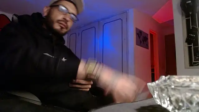 Snapshot of malek_xarx_ chatting on February 3, 2026, 1:37 am malek xarx online show from February 3, 2026, 1:37 am