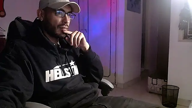 Snapshot of malek_xarx_ chatting on February 8, 2026, 6:50 am malek xarx online show from February 8, 2026, 6:50 am