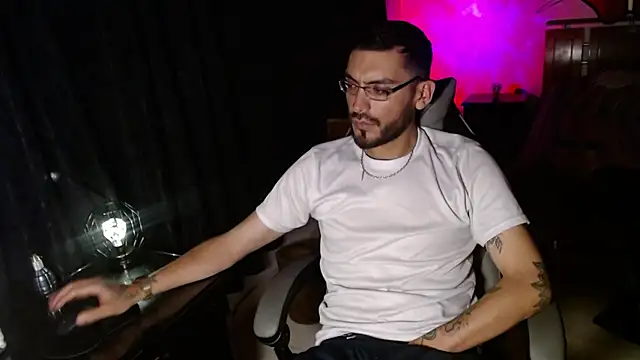 Snapshot of malek_xarx_ chatting on February 10, 2026, 2:04 am malek xarx online show from February 10, 2026, 2:04 am