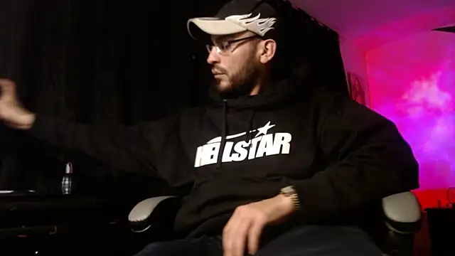 Snapshot of malek_xarx_ chatting on February 16, 2026, 1:46 am malek xarx online show from February 16, 2026, 1:46 am