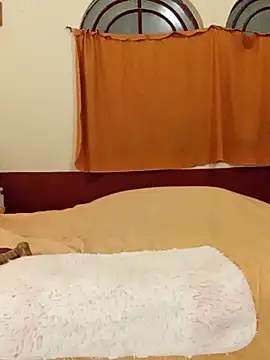 Snapshot of BlanquitaMexicana chatting on October 17, 2025, 12:47 am BlanquitaMexicana online show from October 17, 2025, 12:47 am