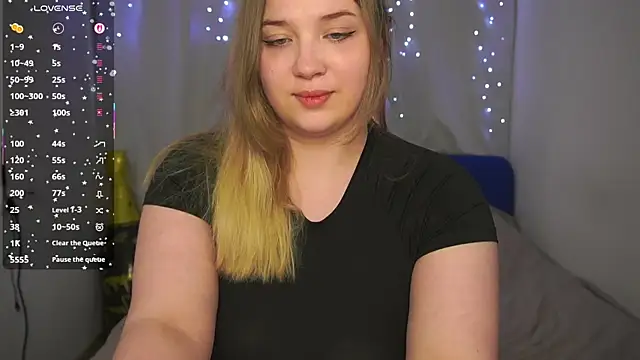 CuteSharloti online show from April 14, 2026, 5:19 pm