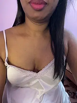 Snapshot of tamil_Aarathi chatting on February 4, 2026, 5:52 pm tamil Aarathi online show from February 4, 2026, 5:52 pm