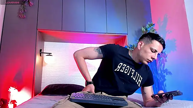 Dustin Sonne online show from December 21, 2025, 3:46 am