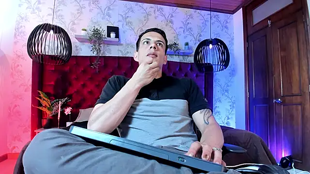 Snapshot of Dustin_Sonne chatting on May 2, 2026, 3:55 am Dustin Sonne online show from May 2, 2026, 3:55 am