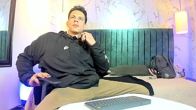 Snapshot of Dustin_Sonne chatting on June 10, 2026, 3:39 am Dustin Sonne online show from June 10, 2026, 3:39 am