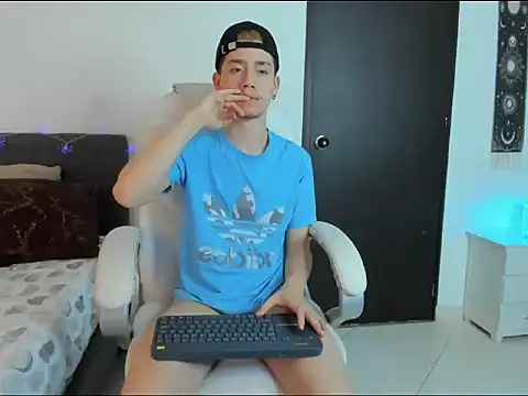 ThiagooJames online show from February 22, 2026, 7:19 am